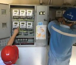 如何关闭智能电表的主电源？